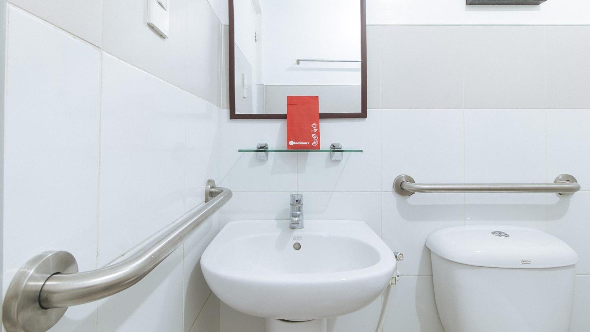 Reddoorz @ Melbourne Suites Makati San Pedro Makati Eksteriør billede